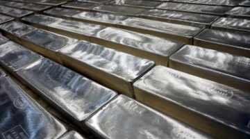 قفزة 102% للفضة منذ بداية 2025.. توقعات صعود مستمر